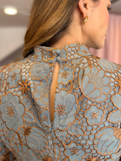 Dusty blue manga larga