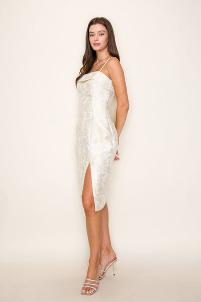 Vestido lápiz abertura brocado