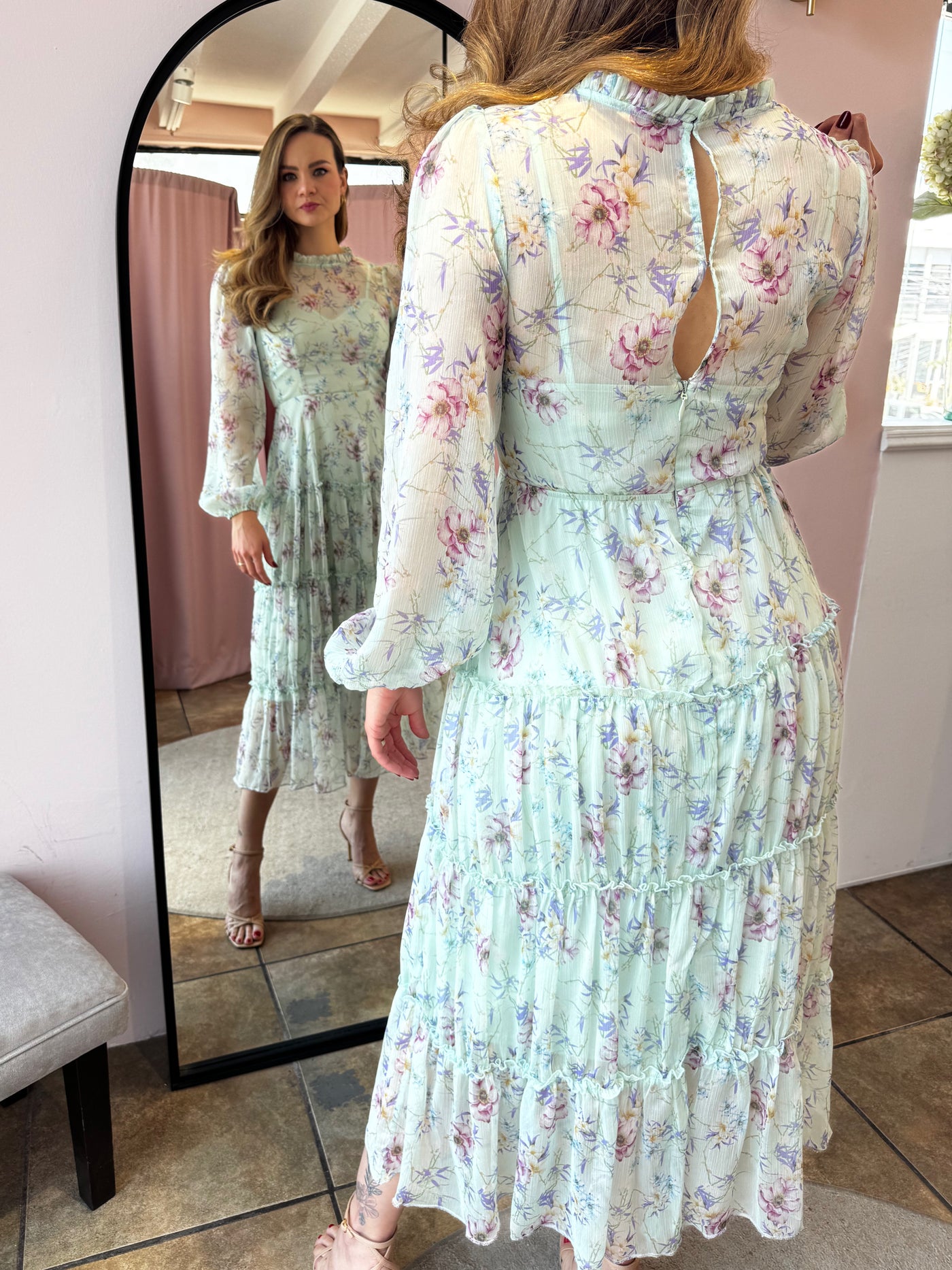 Vestido chiffon menta floral manga larga
