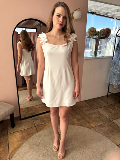 Vestido blanco flor acolchada