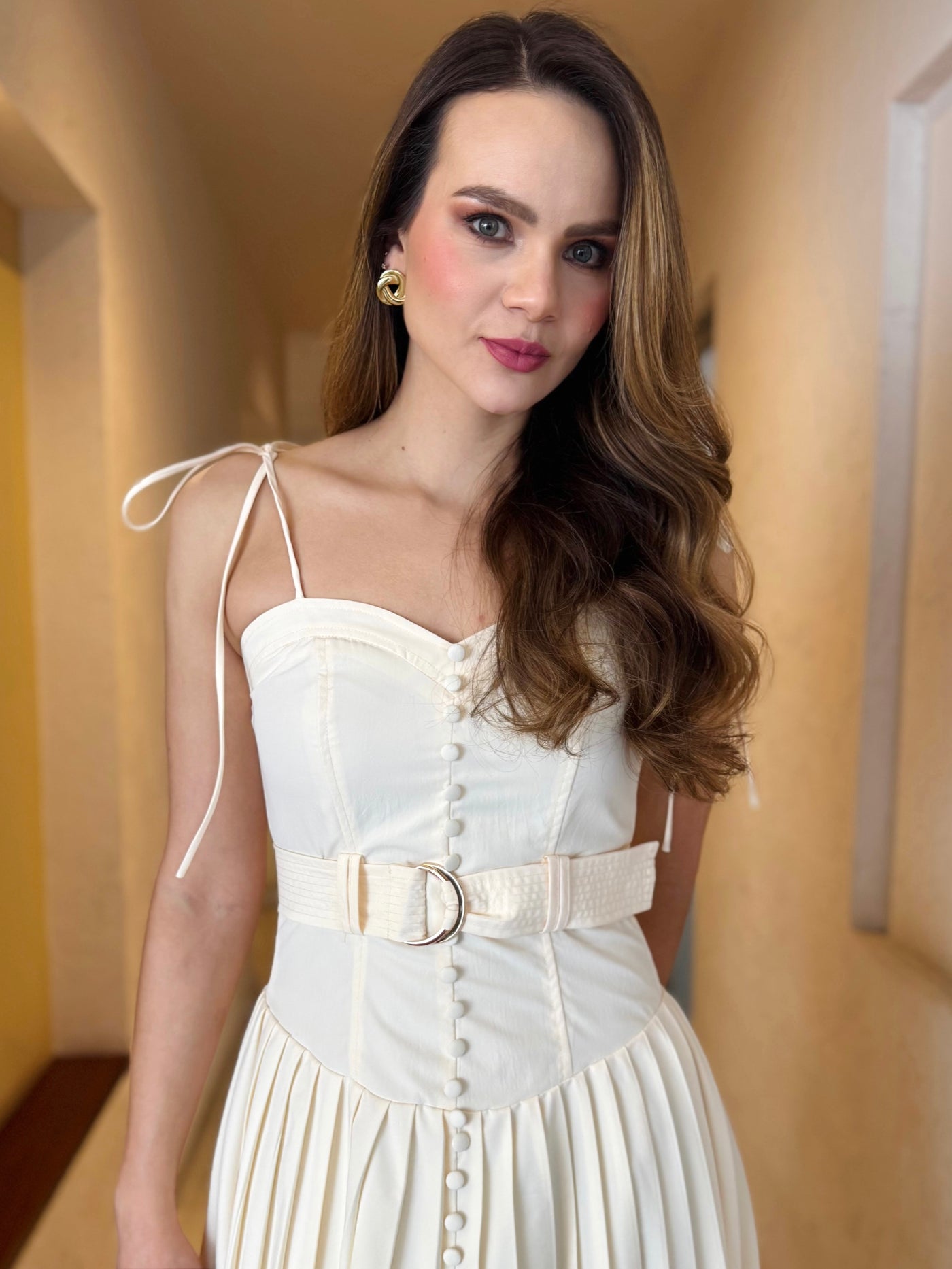 Vestido cinturón falda plisada