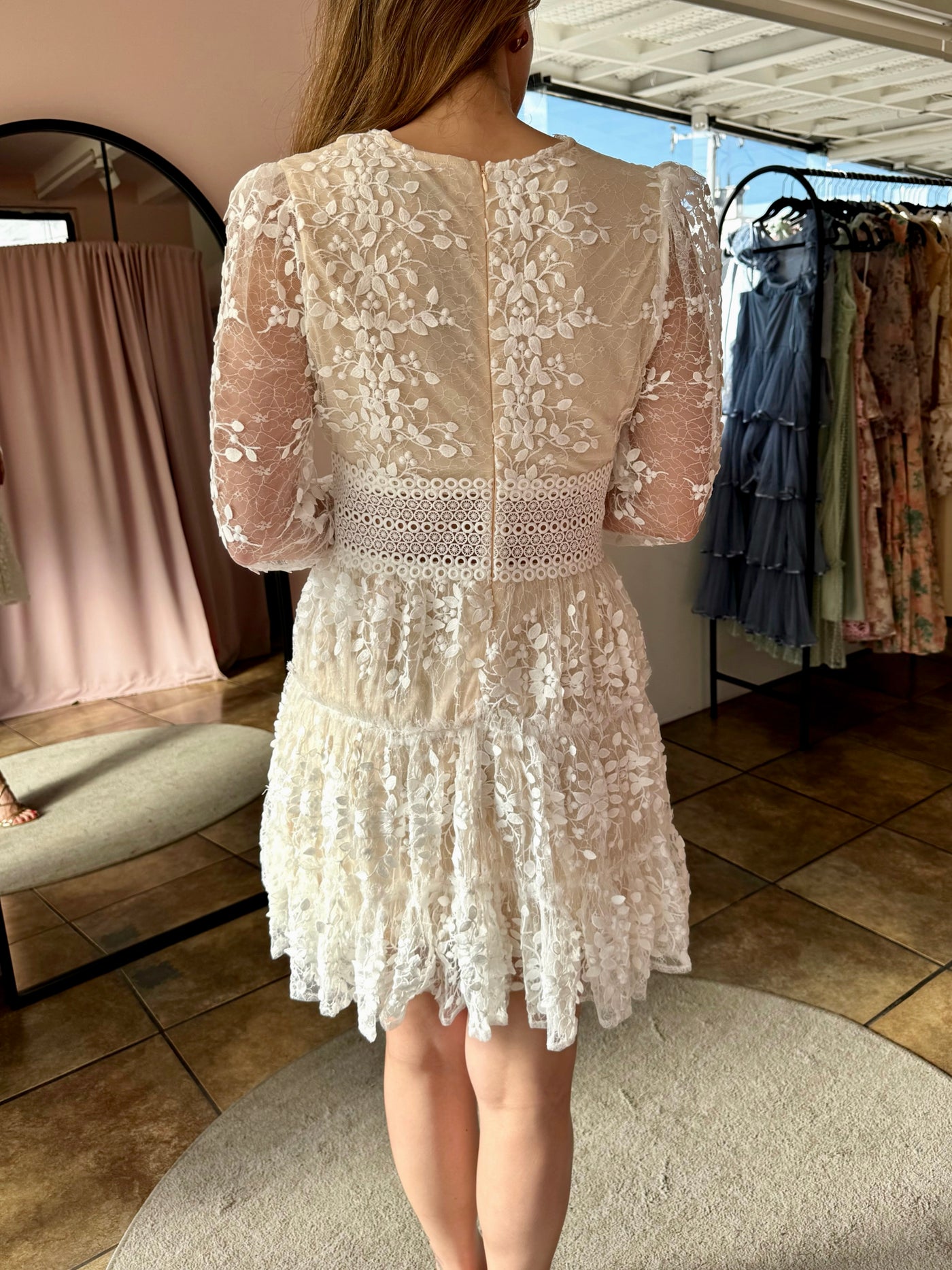 Vestido corto escote v