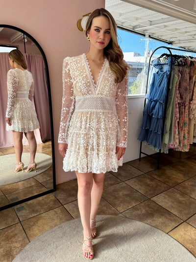 Vestido corto escote v