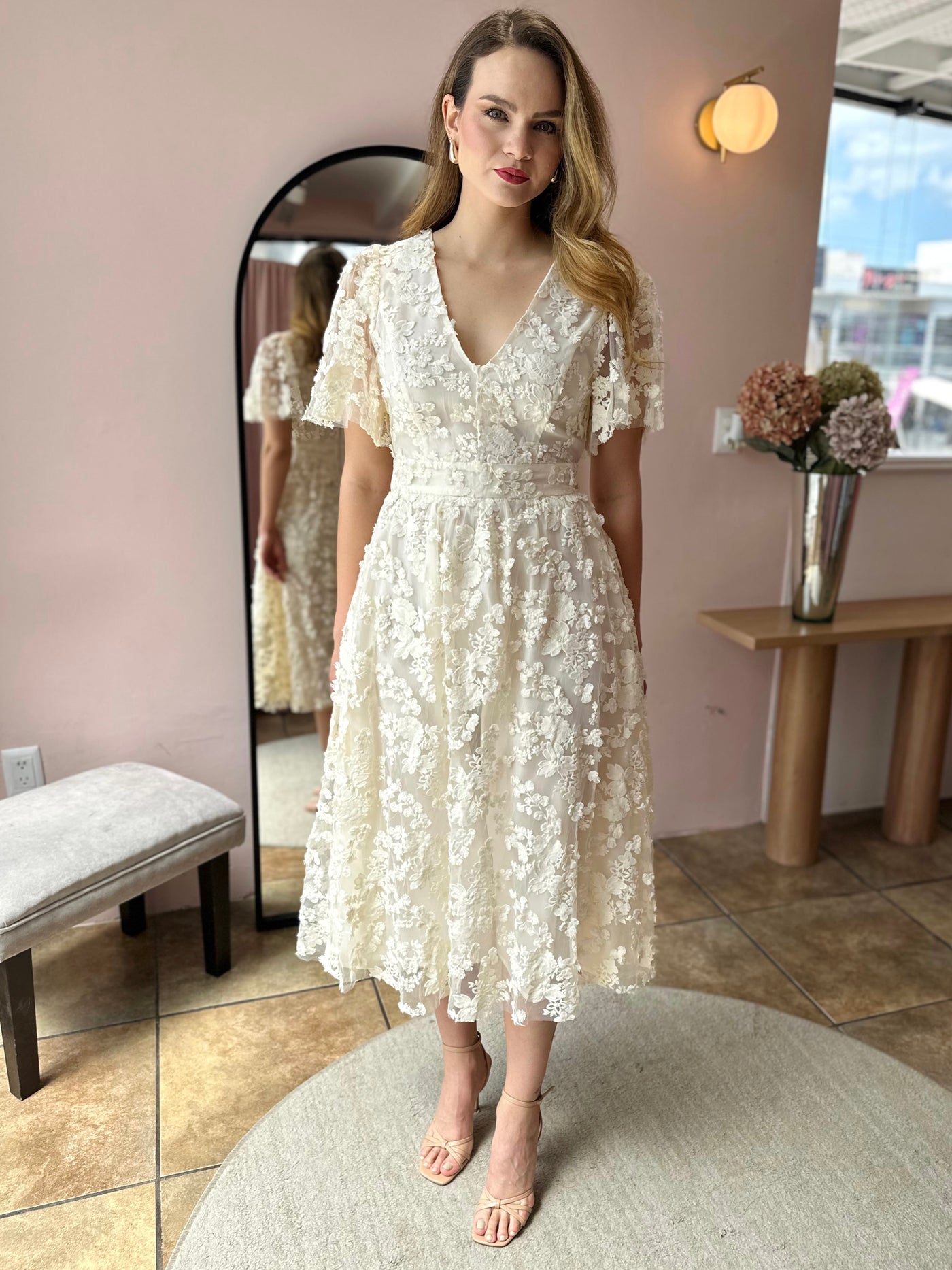 Vestido crema bordado