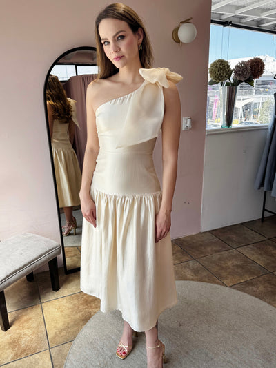 Vestido hombro moño Organza