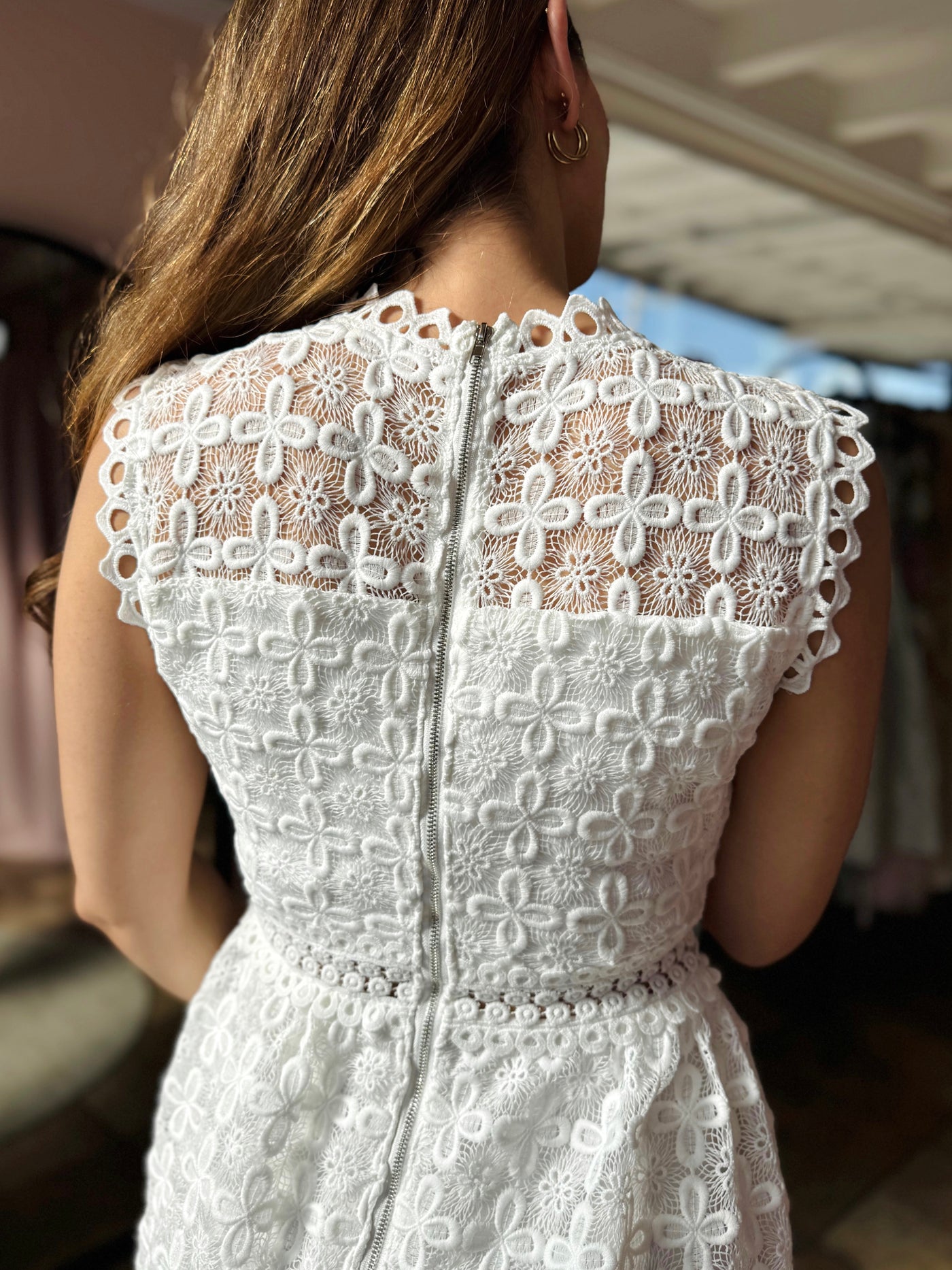 Vestido blanco midi capa