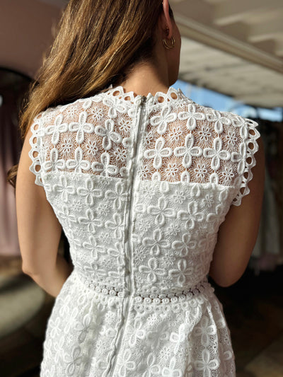Vestido blanco midi capa