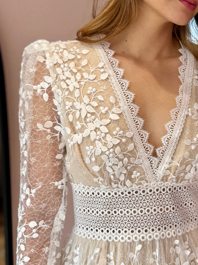 Vestido corto escote v