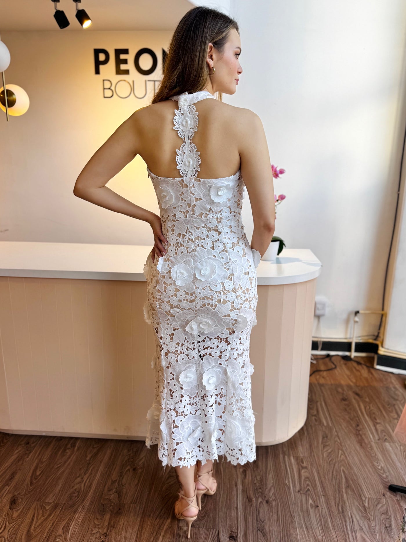 Vestido halter línea espalda flores