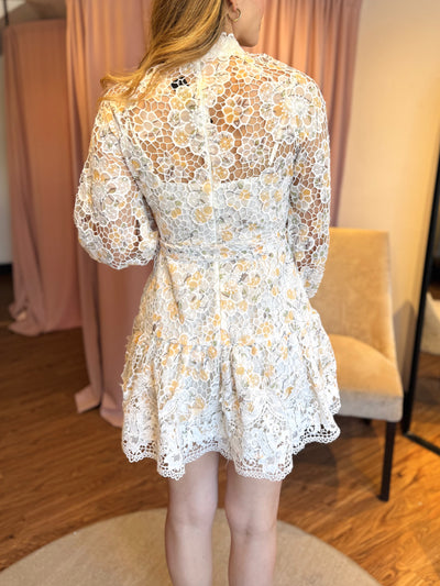 Vestido corto calado