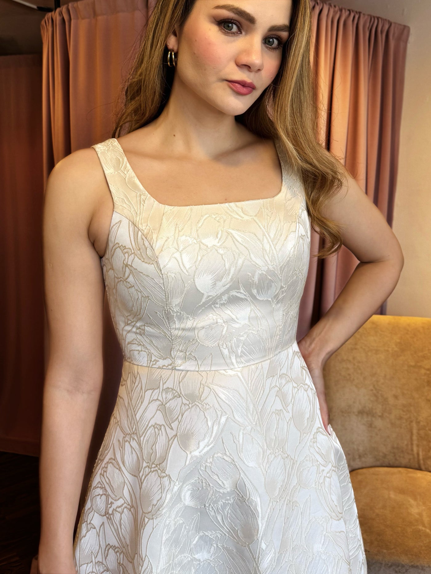 Vestido cuello cuadrado tela relieve