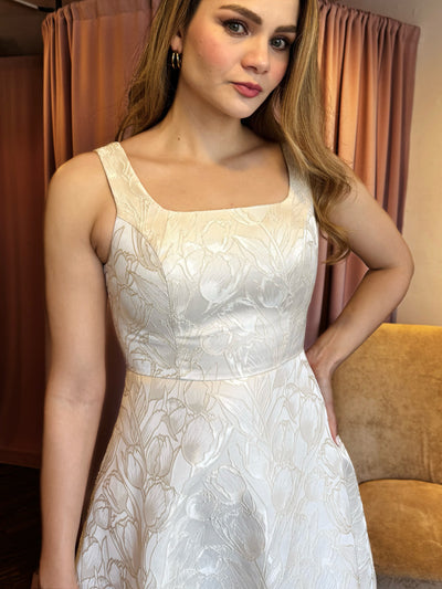 Vestido cuello cuadrado tela relieve