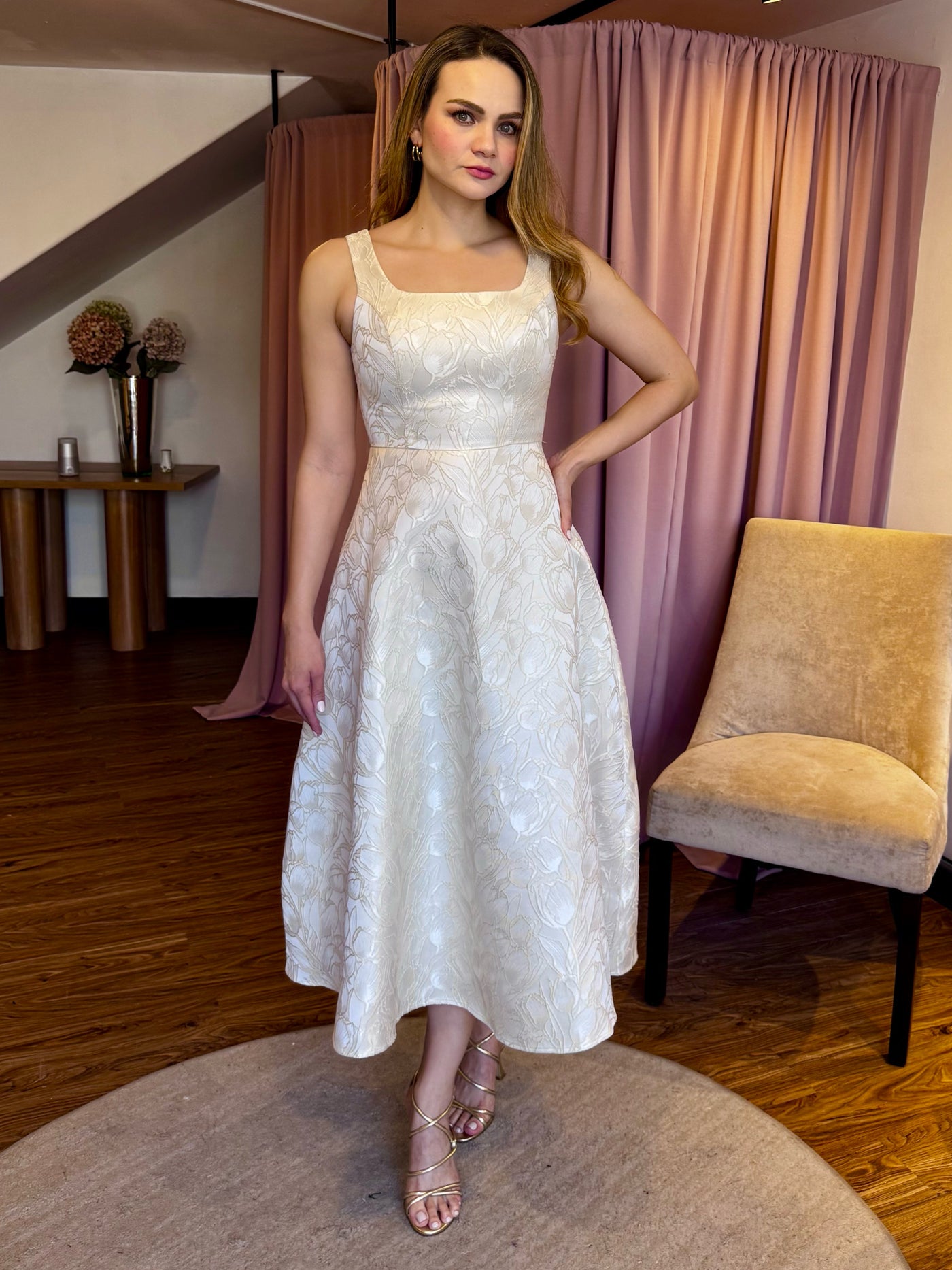 Vestido cuello cuadrado tela relieve