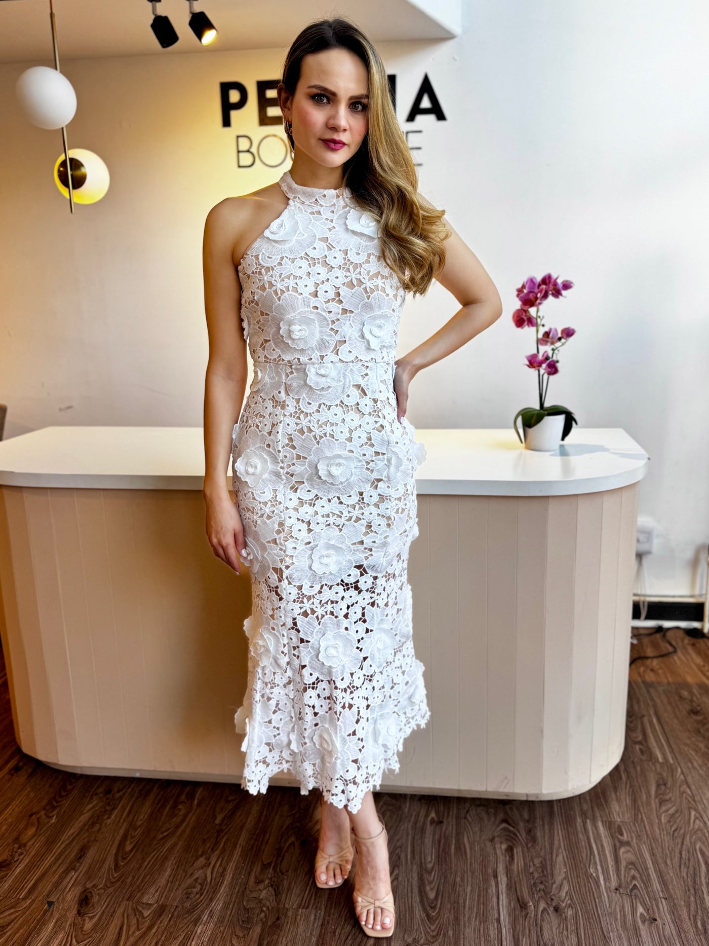 Vestido halter línea espalda flores