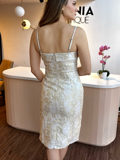 Vestido brocado entallado