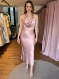 Vestido halter satin broche dorado