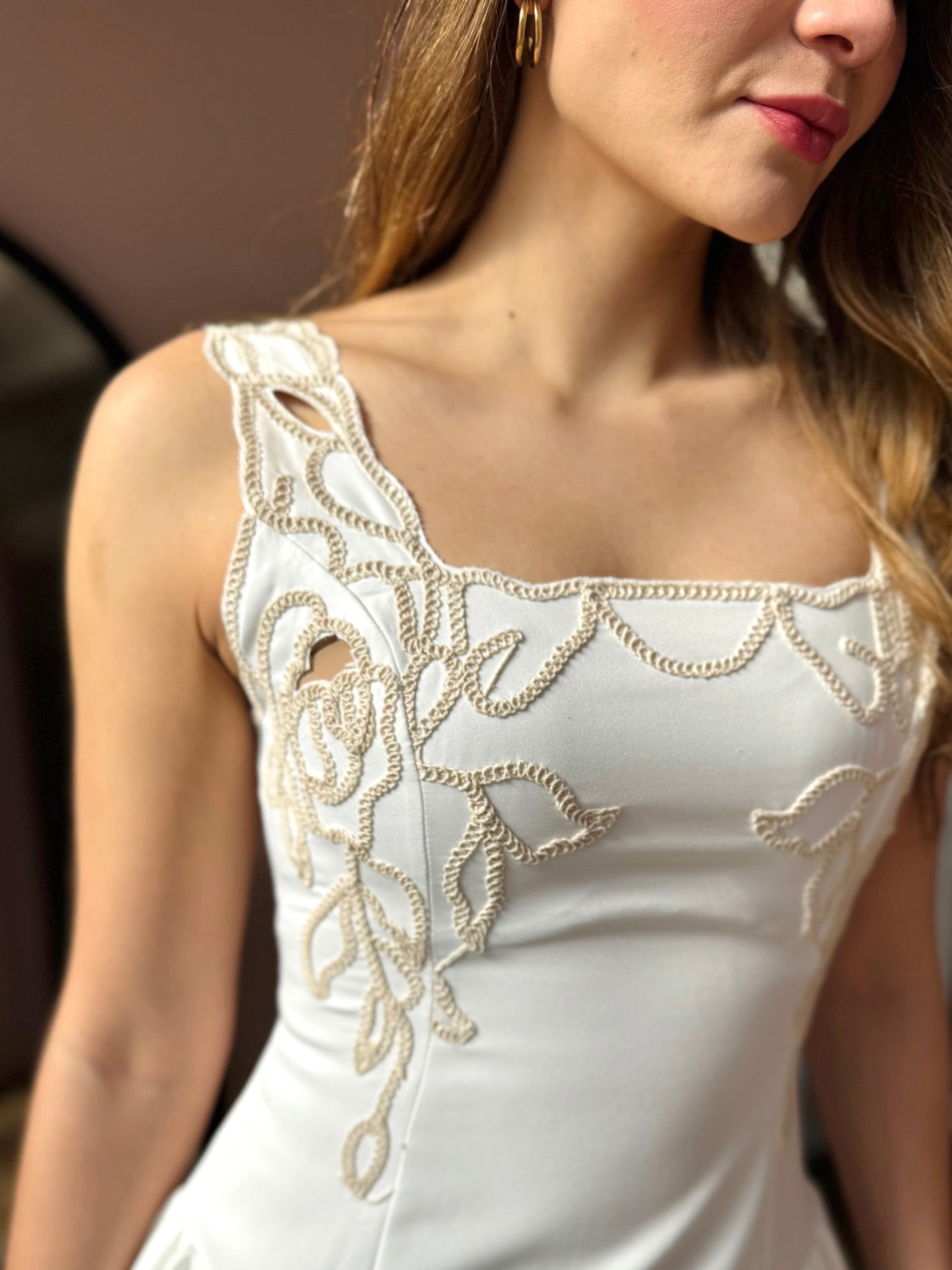 Vestido blanco cenefa beige