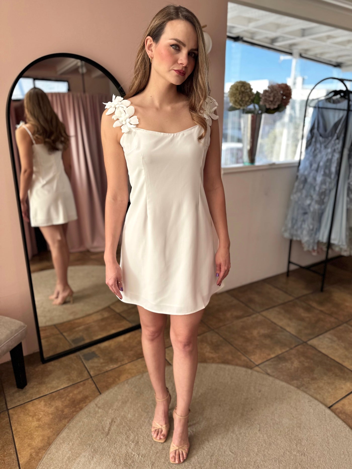 Vestido blanco flor acolchada