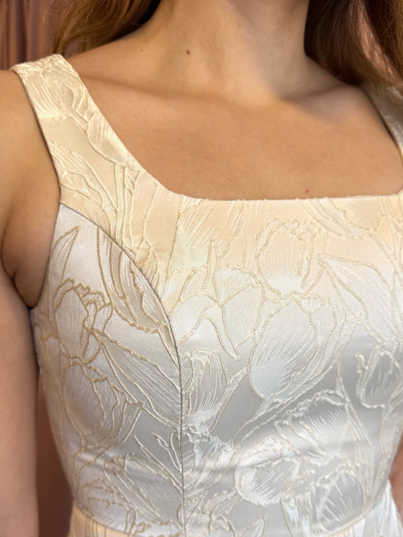 Vestido cuello cuadrado tela relieve