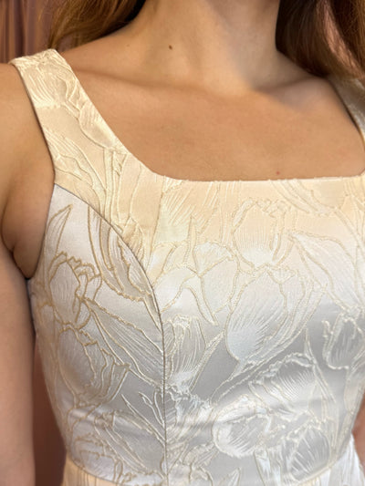 Vestido cuello cuadrado tela relieve