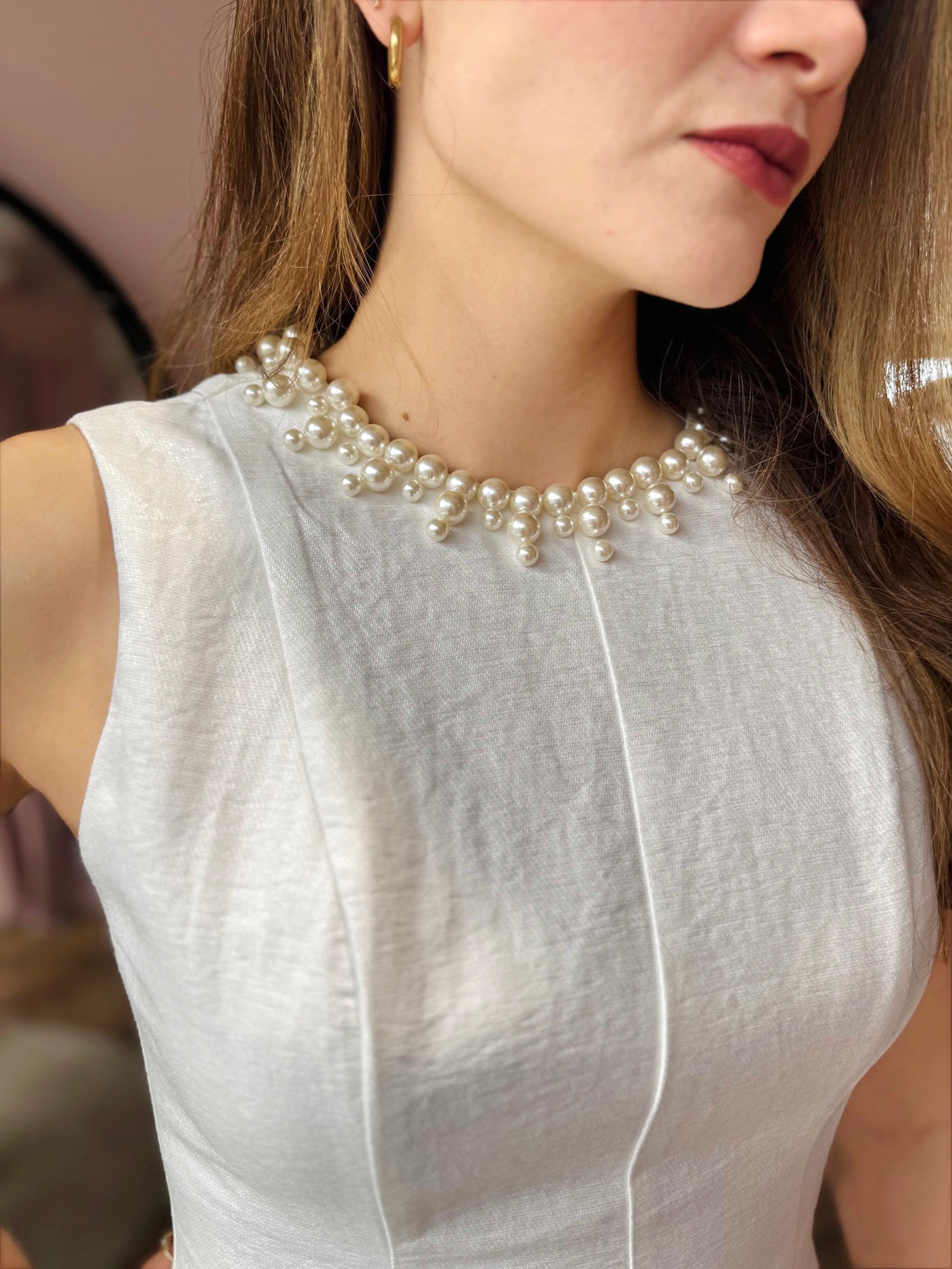 Vestido cuello perlas
