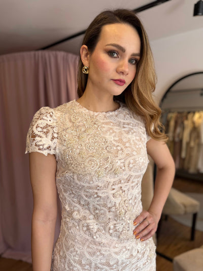 Vestido lápiz crema con aplicación