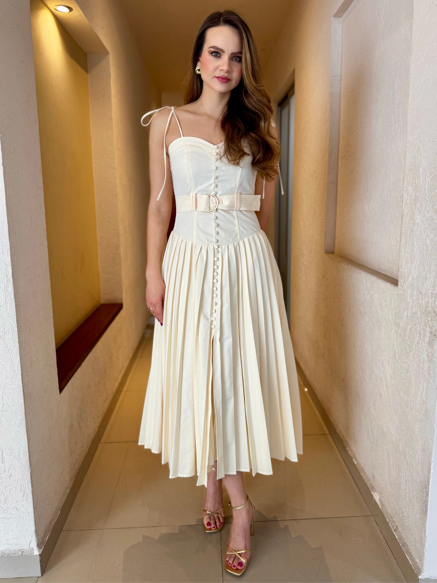 Vestido cinturón falda plisada