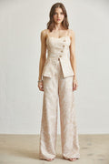 Set beige con blanco botones