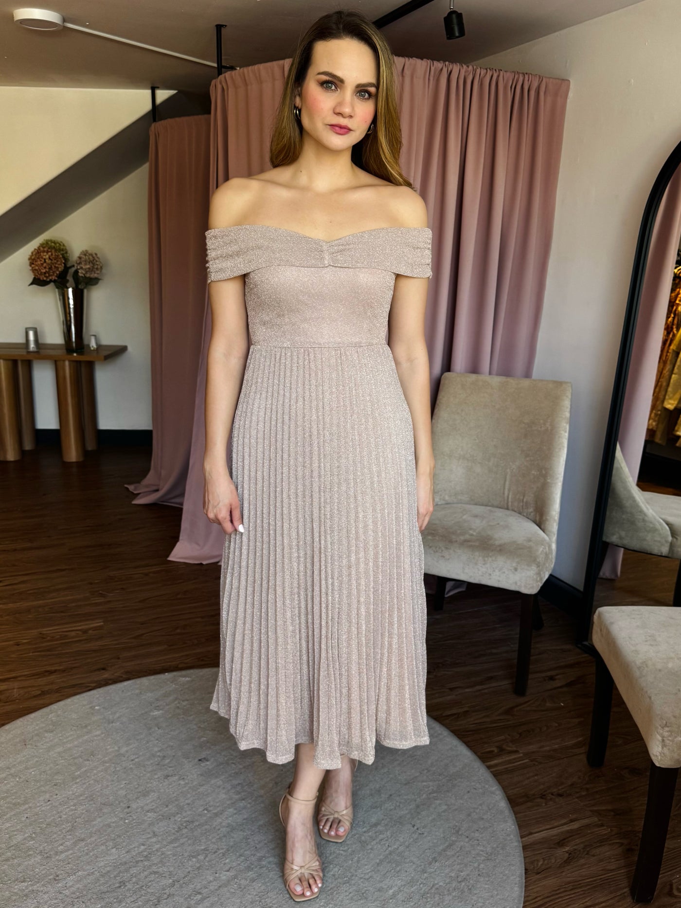 Vestido offshoulder tela brillos rose gold