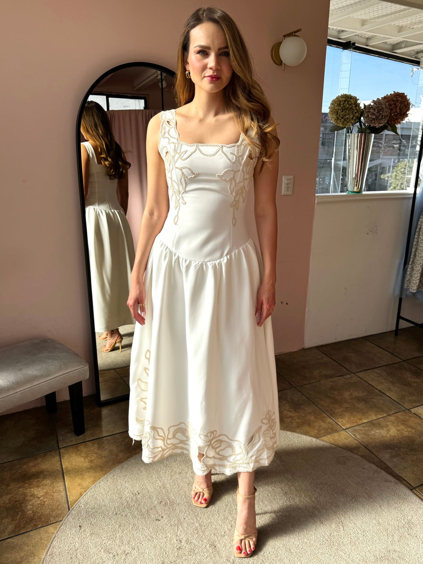 Vestido blanco cenefa beige