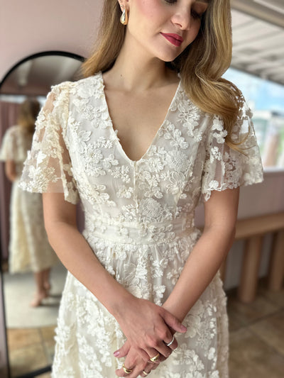 Vestido crema bordado