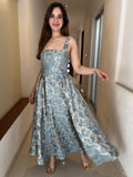 Vestido jacquard azul con dorado